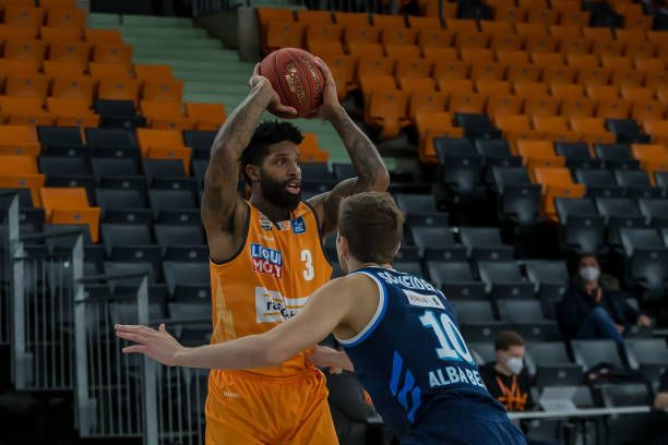 他能够在高 他能够在高