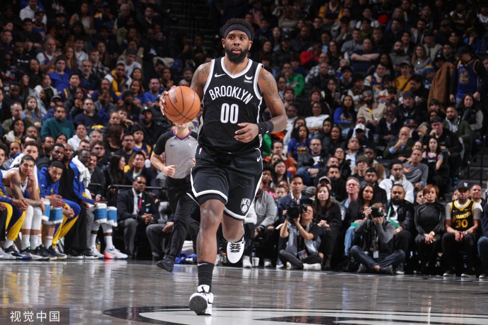 在足球场上 在足球场上