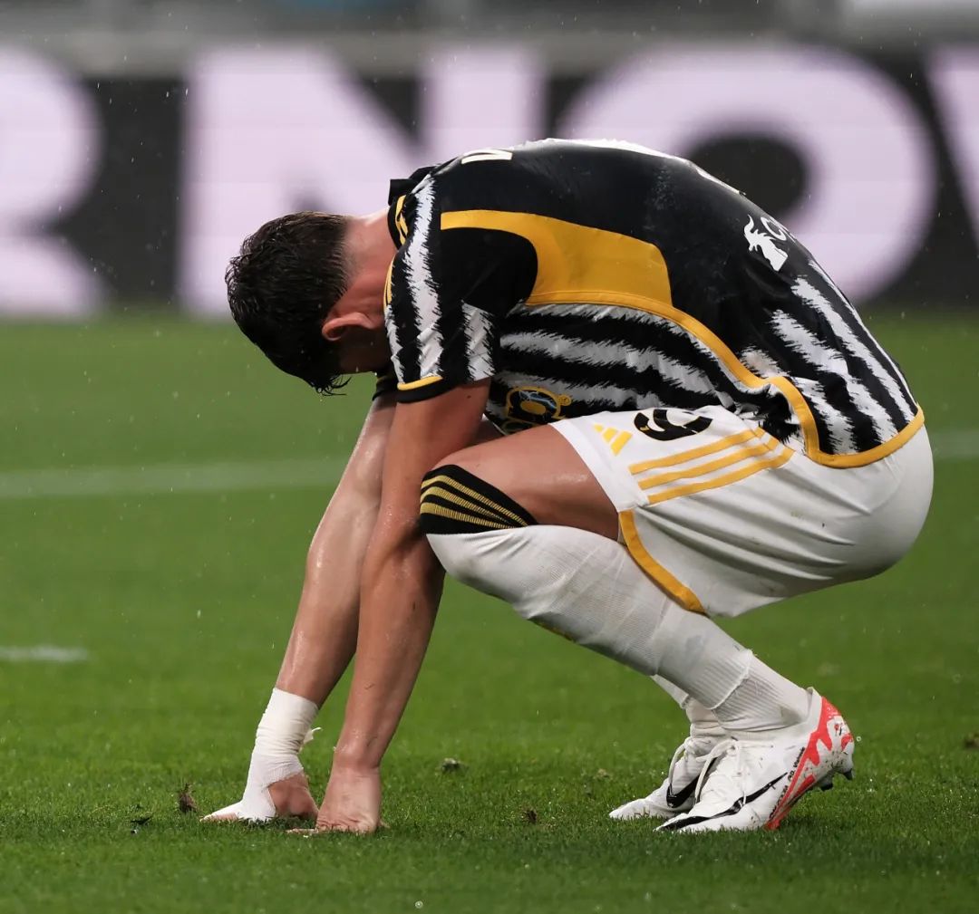 在昨天 成都AG超玩会和JIUZHE战队的赛前发狠话环节中，其他选手都互放狠话…